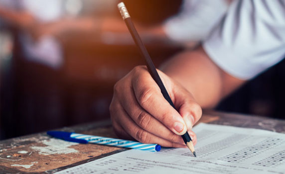 දෙවැනි පාරටත් උසස් පෙළ විභාගය දවස් 3කින් කල් යයි – විභාග කොමසාරිස් ජනරාල් විශේෂ මාධ්ය හමුවක.