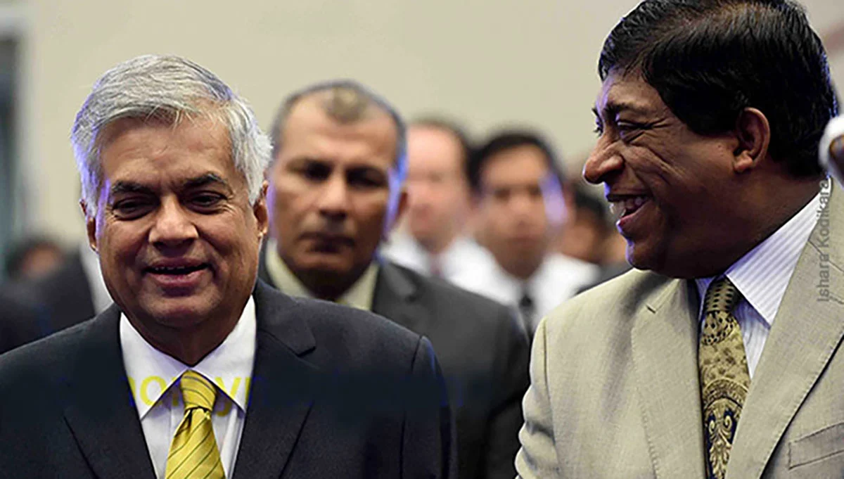 රවි රනිල්ගේත් කණෙන් රිංගයි.. දෙදෙනා ලොකු ගැටුමක..!