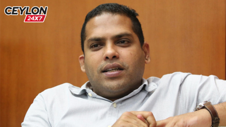 පැරදිලානම් ගෙදර හිටපන්’ කියලා කෙනෙක් මට වැලමිටෙන් ඇන්නා – හරින් කියයි