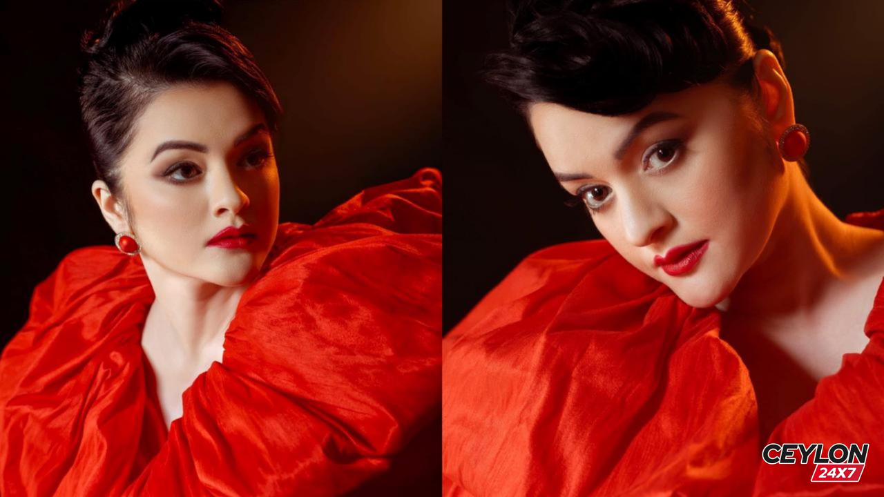 තාමත් එහෙමයි කිසි වෙනසක් නැ… මෙයා නම් දවසින් දවස තරුණ වෙනවද කොහෙද ? බලන්නකෝ ඕෂධීගේ පිස්සු හැදෙන හැඩ…