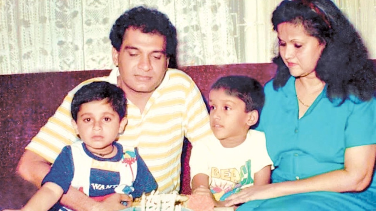 විශාල පිරිසක් එක්ක හිටිය ජේෂ්ඨ රංගන ශිල්පී ආනන්ද වික්‍රමගේ මහතා එක්ක අද ඉන්නේ මේ අය විතරයි