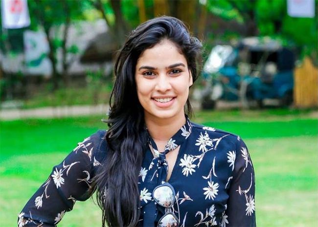 ජනප්‍රිය නිළියක් වන රිතූ ආකර්ෂාවත් කෝප් කමිටුවට කැඳවලා… විස්තරේ මෙන්න…