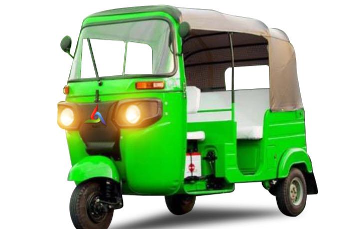 දෙයියෝ සාක්කි… මුහුණු පොතේ අනියම් පෙම්වතා සැමියාගේ ත්රිරෝද රථයෙන් ගෙදර ඇවිත්… රූමත් බිරිඳට දෙවියන් සිහි වෙයි ‘.