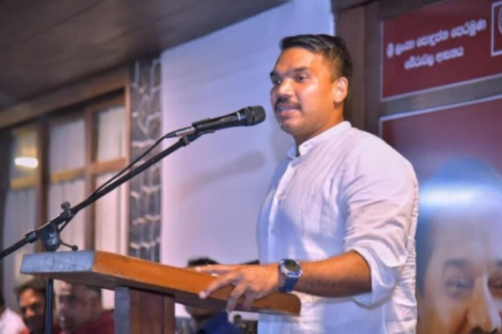 ” මාව අත් අඩංගුවට ගත්තොත් කවුරුත් පුදුම වෙන්න එපා ”  – නාමල් කියයි