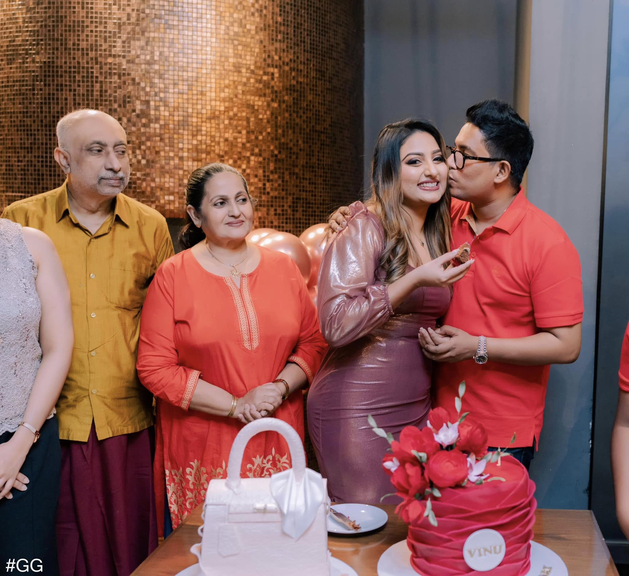 ළගම හිතවතුන් එක්ක රටක් ආදරේ කරන විනූ ඒ දිනය සැමරුවේ මෙහෙමයි…