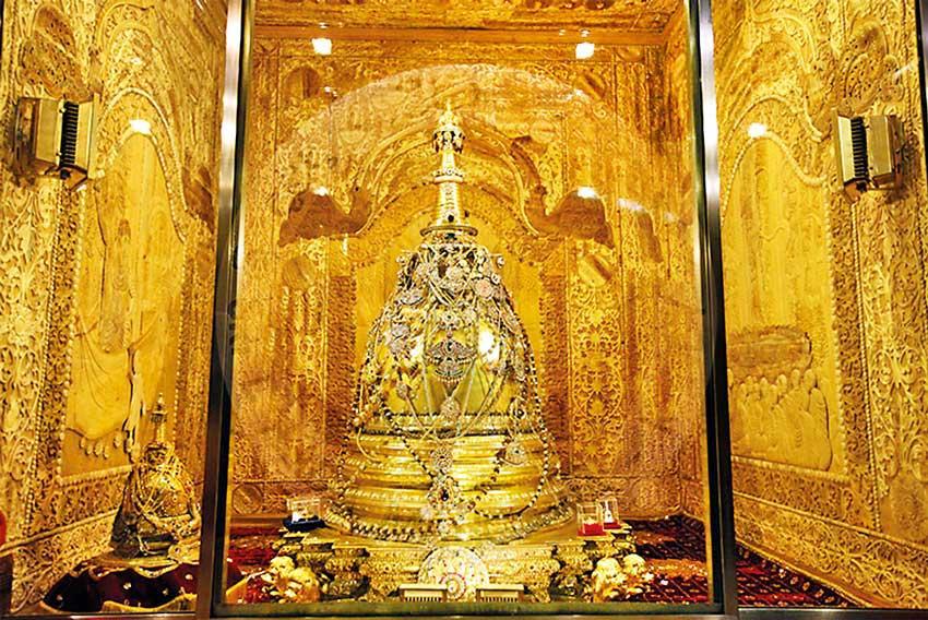 වසර 16කට පසු දළදා වහන්සේ සියැසින් දැකබලා ගන්න ඉන්න ඔබටයි මේ විශේෂ මතක් කිරීම…