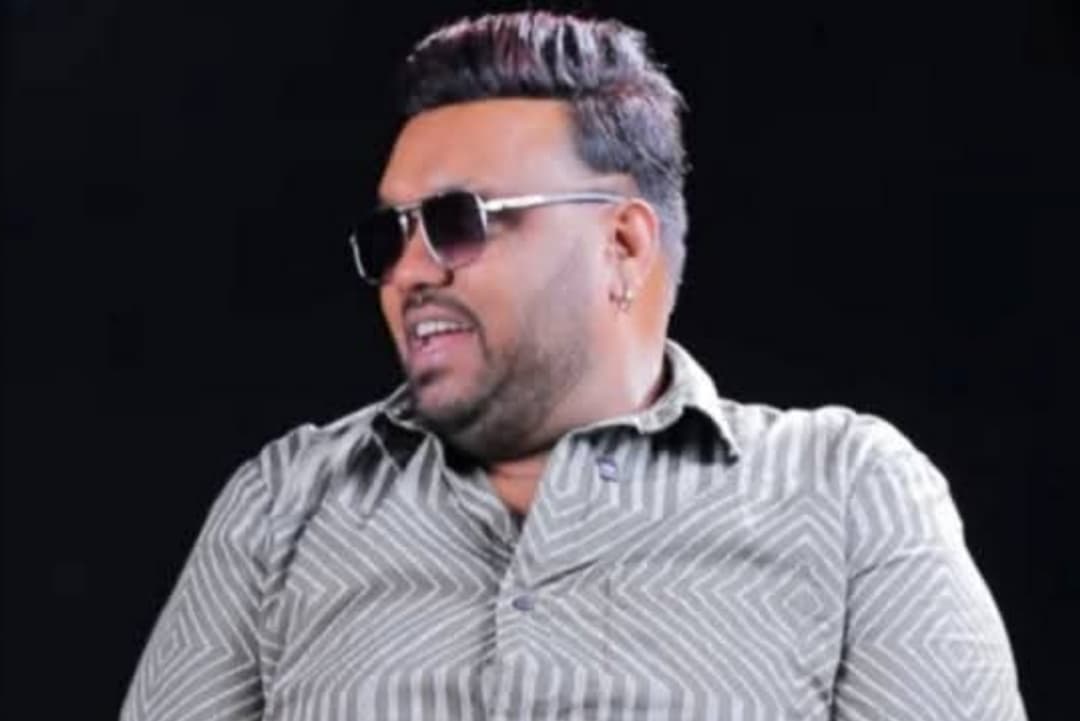 ” 2006,2007 වසරවල මම පිටකොටුවේ ත්රිවිල් පවා දිව්වා. ” දුමාරේ ගීතයෙන් අද රටේම ආදරය දිනාගත් ඔහු කියූ කතාව…