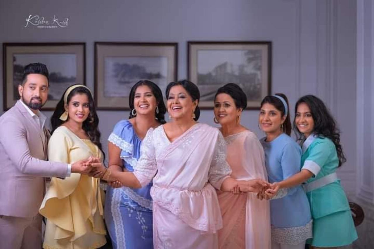 කට කතා අසත්යයි. පැතිර යන කටකතා වලට ඇයත් හඬ නඟයි !