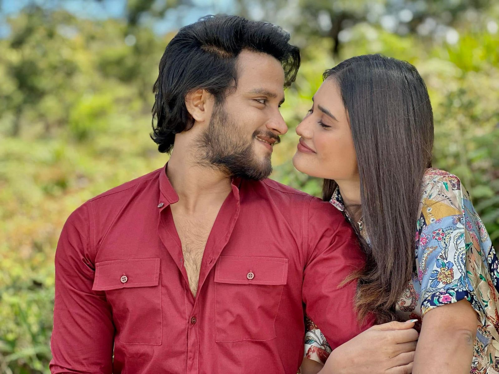 ආදරේ නමට ගීතයක් තනුවක් ලියවුනා…” දුශේනි සචින් ආදරේ උතුරා යන්න සචින් ලියපු අපූරු සටහන මෙන්න…