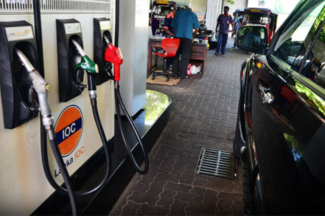 වාහනයේ හිමිකාරිත්වය වෙනස් වී හෝ වාහන කිහිපයක් හිමි පුද්ගලයින්ට QR එකෙන් ඉන්ධන ලබාගැනීමේ දී ගැටළුවක