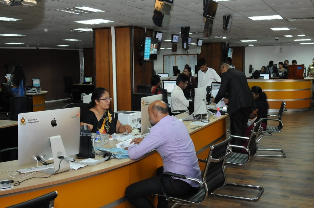 සෑම සතියකම බදාදා නිවාඩු! රජයේ කාර්යාල පාසල් සහ විශ්වවිද්යාලවලට ලැබුණු හදිසි නිවේදනය මෙන්න!