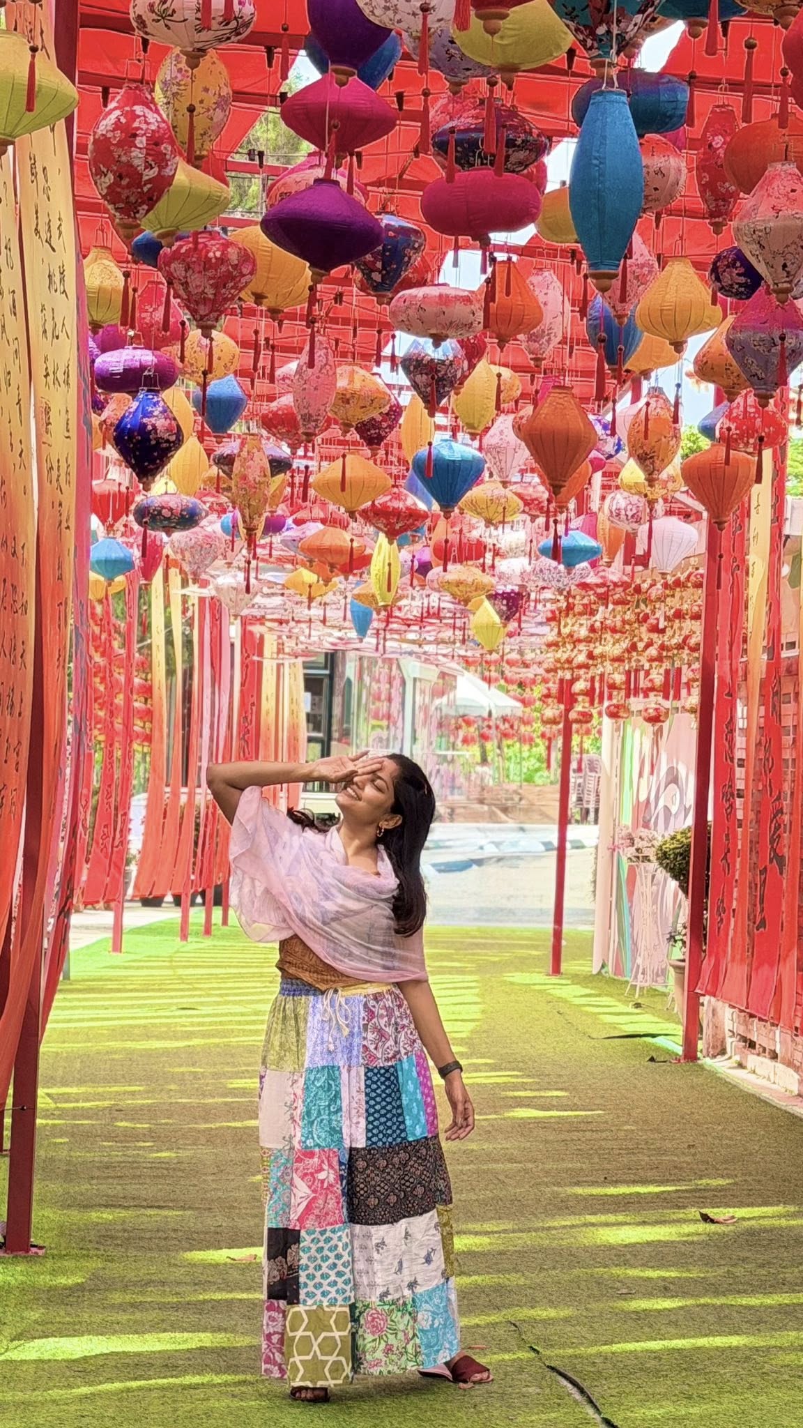 ‘නුහුරු වීදියක තනිවුණු ඒ අමුතුම ලස්සන” අනුරාධාගේ මැලේසියානු සංචාරයේ ඡායාරූප පෙළ…