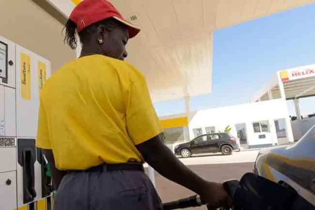 තෙල් මිල ඉහල යාම නිසා ඇමතිවරුන්ගේ සිය සංචාර තහනම්.. අගමැතිත් සංචාර කල් දමයි.