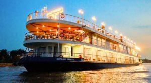 කුඩු රජෙක් සුපිරි නැවක උපන්දින සාදයක් ගනී.. වීඩියෝ සමාජ ජාලවලට..